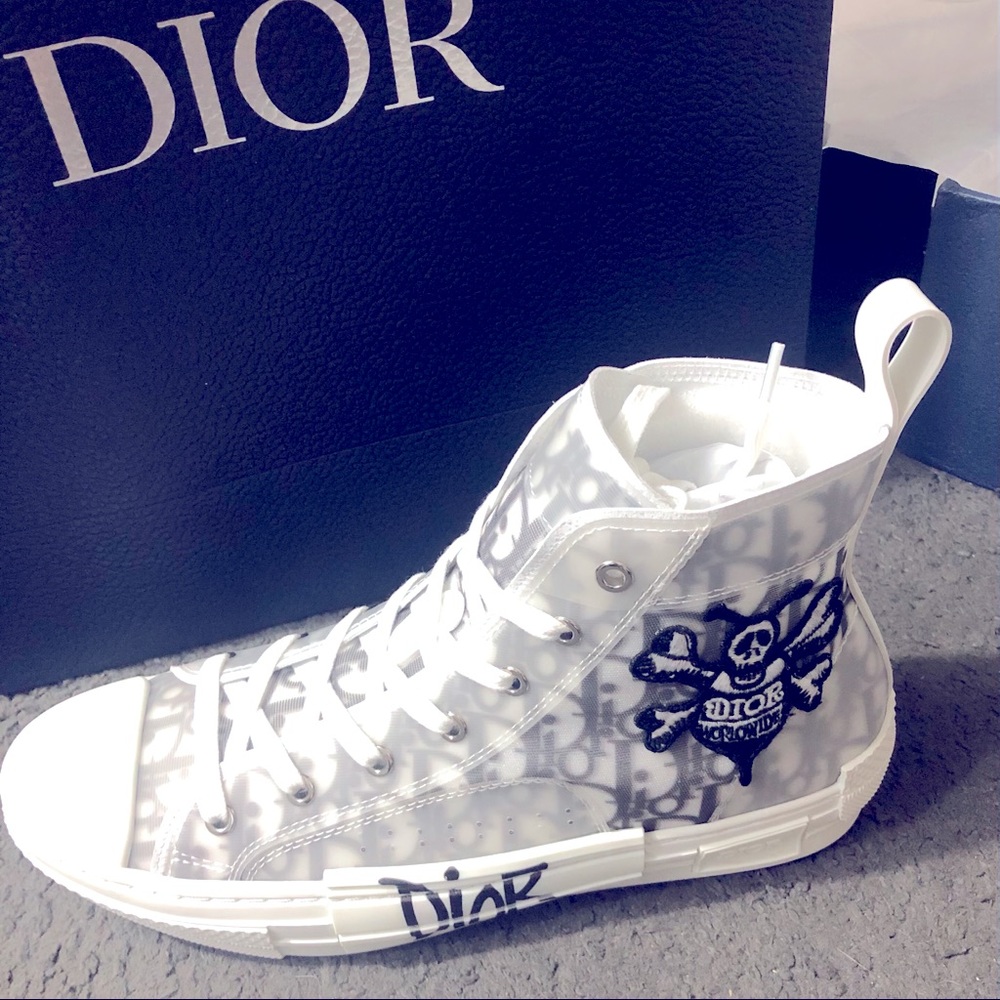 B23 HIGH-TOP SNEAKER